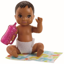 Mattel FHY81 - Barbie Babysitters Inc. Baby-Puppe und Zubehr (brnett, pinkfarbene Trinkflasche)